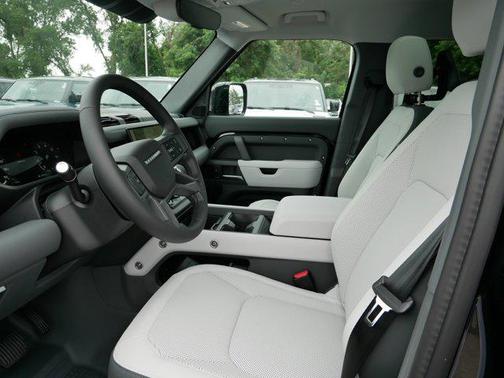 2025 Land Rover Defender 110 P400 S