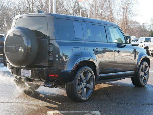 2025 Land Rover Defender 110 V8