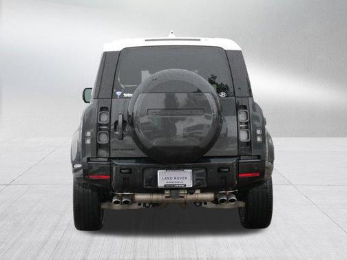 2025 Land Rover Defender 110 V8