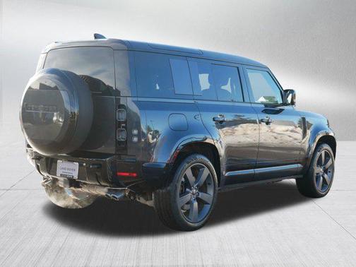 2025 Land Rover Defender 110 V8