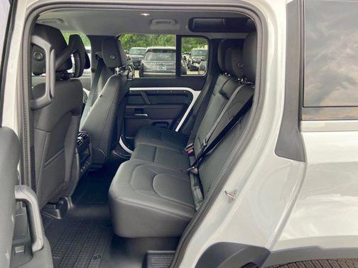2025 Land Rover Defender 110 P400 S