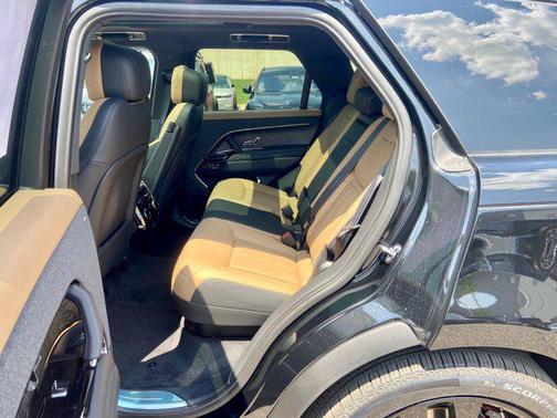 2025 Land Rover Range Rover Sport SE
