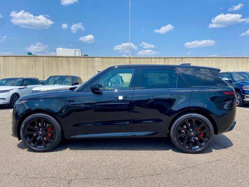 2025 Land Rover Range Rover Sport SE