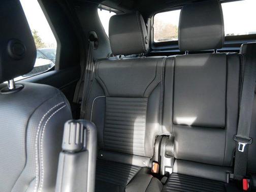2024 Land Rover Discovery P360 Metropolitan Edition