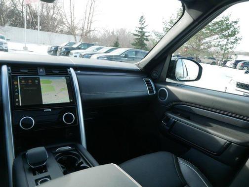 2024 Land Rover Discovery P360 Metropolitan Edition