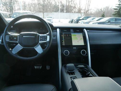 2024 Land Rover Discovery P360 Metropolitan Edition