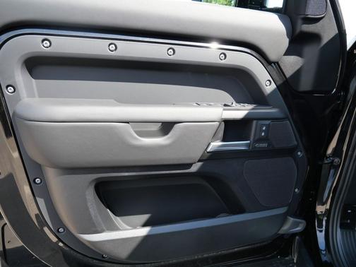 Santorini Black Metallic 2026 Land Rover Defender P400 X