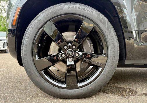 2025 Land Rover Defender 130 P400 X-Dynamic SE