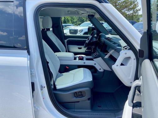 2025 Land Rover Defender 110 P300