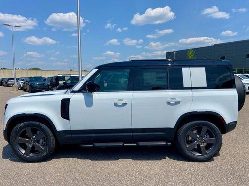 2025 Land Rover Defender 110 P300