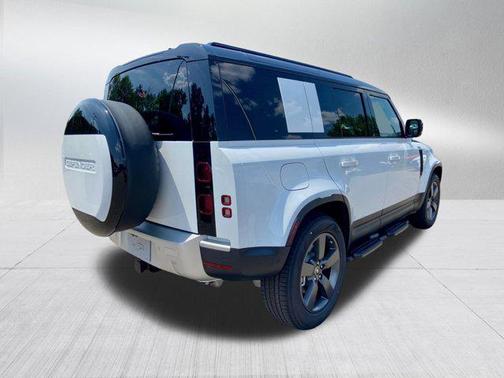 2025 Land Rover Defender 110 P300