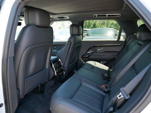 2025 Land Rover Range Rover Sport SE