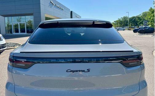 2023 Porsche Cayenne Platinum Edition