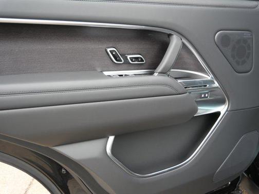 2026 Land Rover Range Rover P400 SE 7 Seat