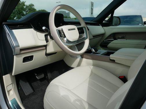 2025 Land Rover Range Rover P550e Autobiography