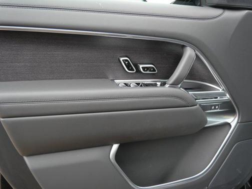 2026 Land Rover Range Rover P400 SE 7 Seat