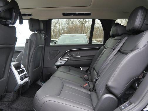2026 Land Rover Range Rover P400 SE 7 Seat