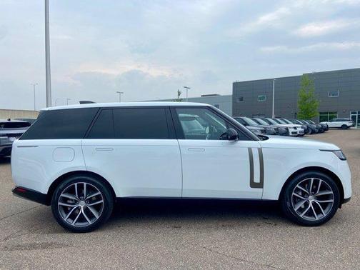 2025 Land Rover Range Rover P400 SE 7 Seat
