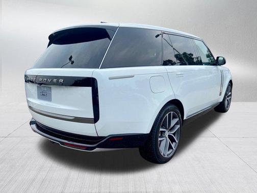 2025 Land Rover Range Rover P400 SE 7 Seat
