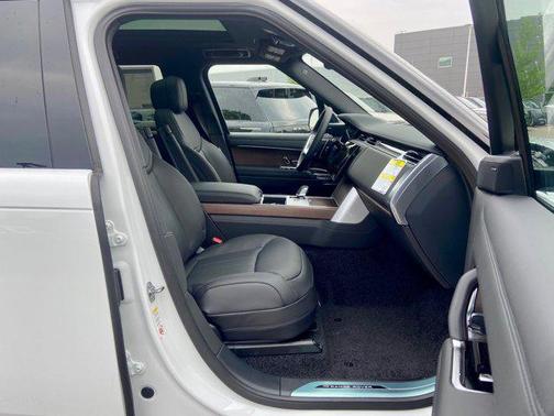 2025 Land Rover Range Rover P400 SE 7 Seat