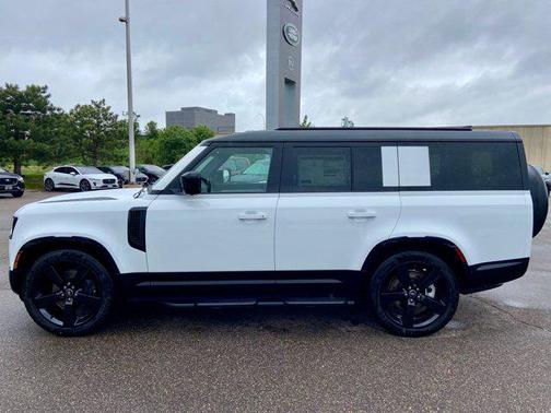 2025 Land Rover Defender 130 P400 X-Dynamic SE