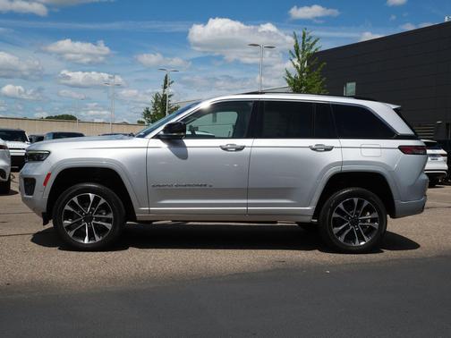 Silver Zynith 2022 Jeep Grand Cherokee Overland