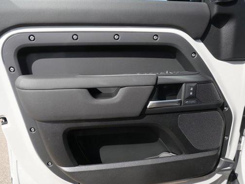 2026 Land Rover Defender P400 X-Dynamic SE