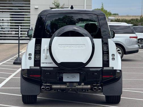 2025 Land Rover Defender 110 V8