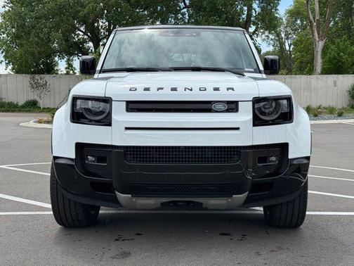 2025 Land Rover Defender 110 V8