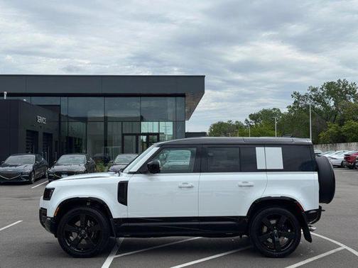 2025 Land Rover Defender 110 V8