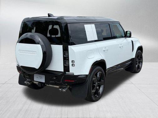 2025 Land Rover Defender 110 V8