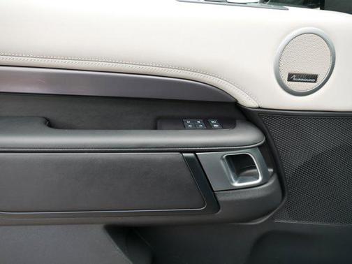 2024 Land Rover Discovery P360 Metropolitan Edition