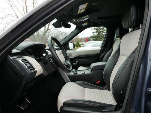 2024 Land Rover Discovery P360 Metropolitan Edition