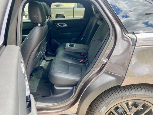 2026 Land Rover Range Rover Velar P250 SE R-Dynamic