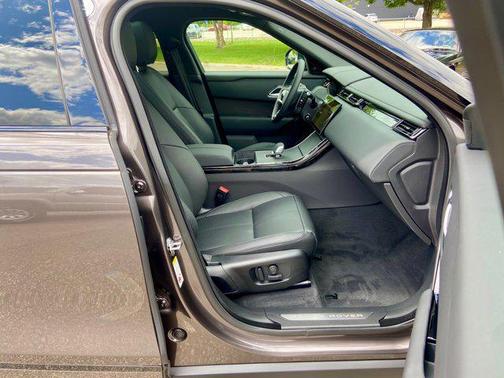 2026 Land Rover Range Rover Velar P250 SE R-Dynamic