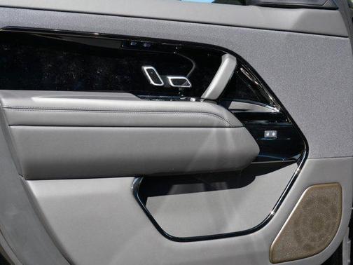 Narvik Gloss Black 2026 Land Rover Range Rover Sport P635 SV Black