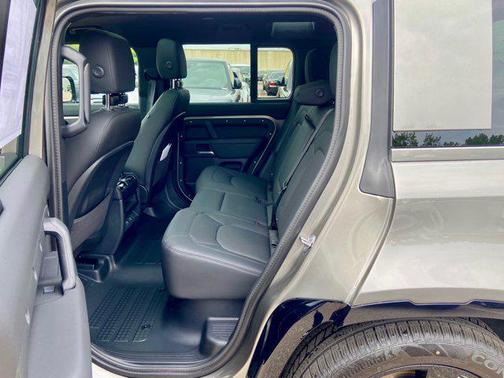 2025 Land Rover Defender 110 P400 X-Dynamic SE