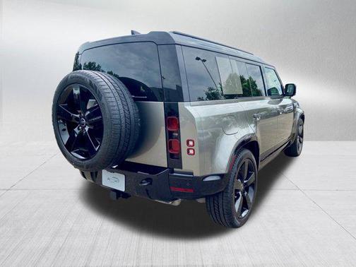 2025 Land Rover Defender 110 P400 X-Dynamic SE