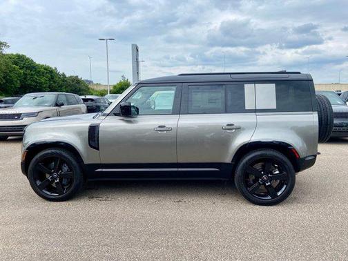 2025 Land Rover Defender 110 P400 X-Dynamic SE
