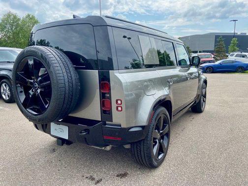 2025 Land Rover Defender 110 P400 X-Dynamic SE