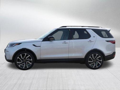 Hakuba Silver Metallic 2024 Land Rover Discovery P300 S