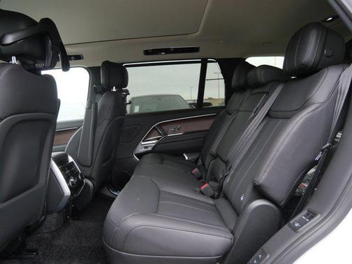 2026 Land Rover Range Rover P400 SE 7 Seat