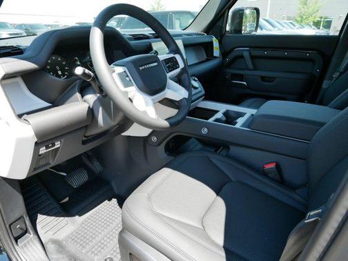 2025 Land Rover Defender 110 P300