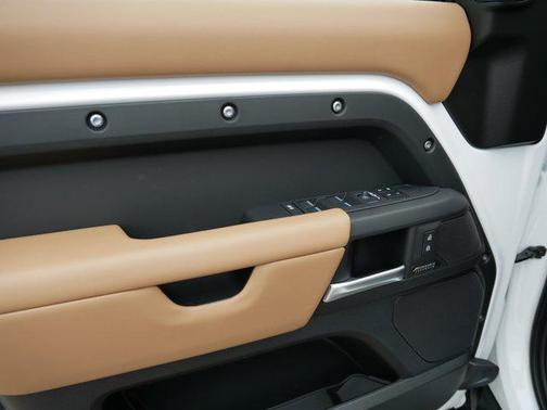2025 Land Rover Defender 110 P400 X-Dynamic SE