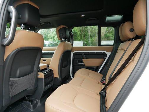 2025 Land Rover Defender 110 P400 X-Dynamic SE