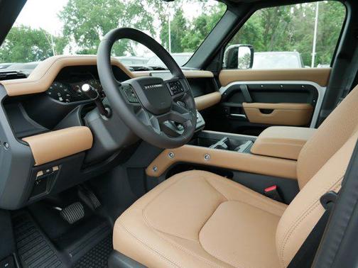 2025 Land Rover Defender 110 P400 X-Dynamic SE