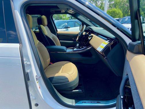 2025 Land Rover Range Rover Sport SE