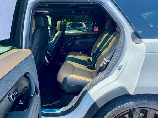 2025 Land Rover Range Rover Sport SE