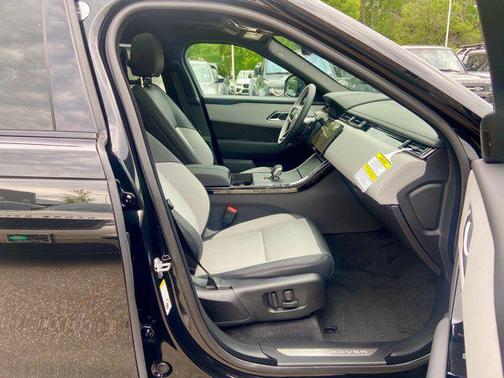 2026 Land Rover Range Rover Velar P250 SE R-Dynamic