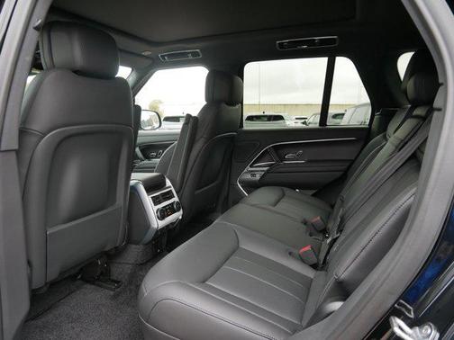 2025 Land Rover Range Rover P550e SE